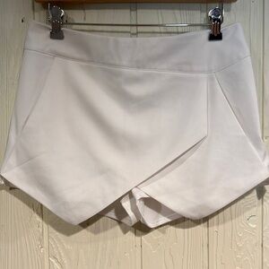 Xenia Boutique White Shorts Size 12